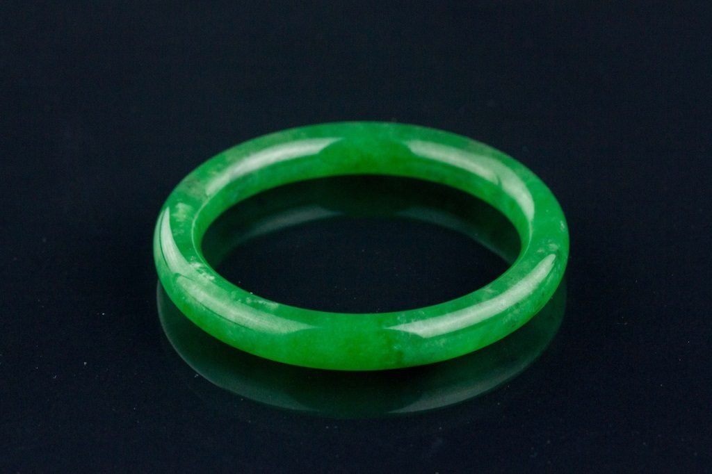 Burma Fine Green Jadeite Bangle with GIA Certificate